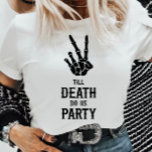 Camiseta Até que a morte nos faça Festa de solteira de esqu<br><div class="desc">Esta é uma "Till Death Do Ufp Gothic Spooky Skeleton Festa de solteira T-Shirt"!</div>