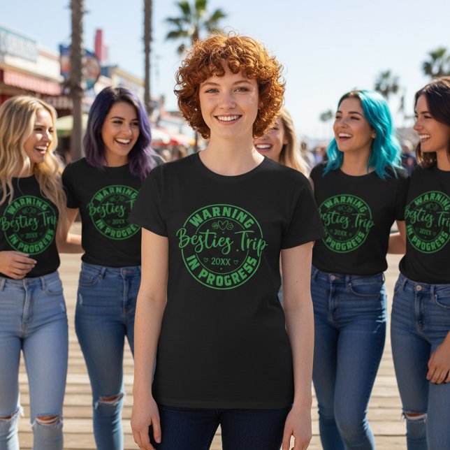 Camiseta Atenção Besties em Curso Verde em Preto (Criador carregado)