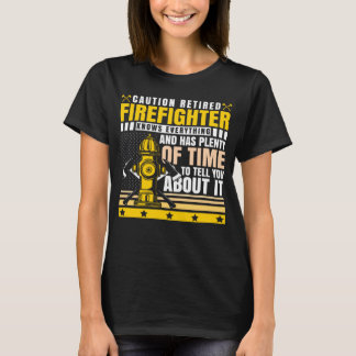 Camiseta Atenção: Bombeiro Aposentado Sabe tudo