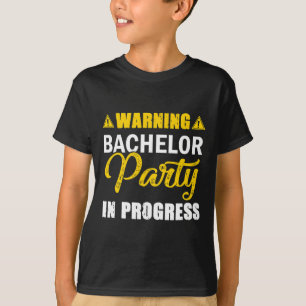 Camiseta Atenção Festa de Despedida de Solteiro em Andament