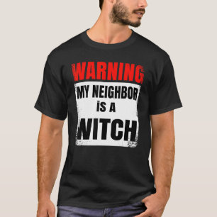 Camiseta Atenção, meu vizinho é uma festa de bruxas.