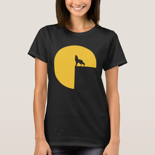 Camiseta Atmospheric Wolf Howling at the Full Moon (Frente)