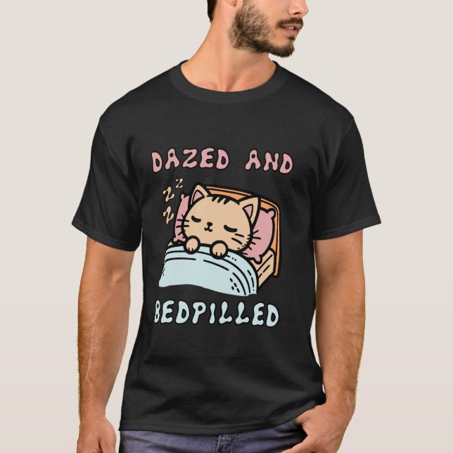 Camiseta Atordoado E Drogado Na Cama - Meme de Gato Sonolen (Frente)