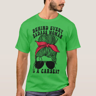 Camiseta Atrás De Cada Mulher Maldita Está Uma Sentada Mãe 