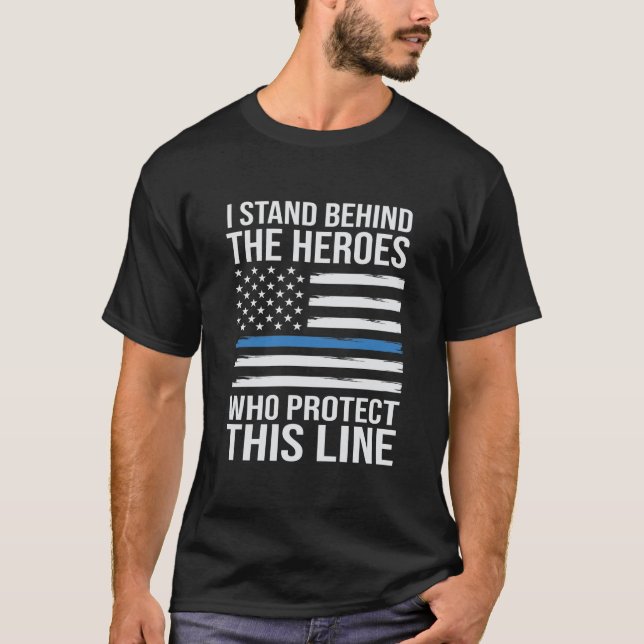 Camiseta Atrás Dos Heróis Que Protegem Esta Linha (Frente)