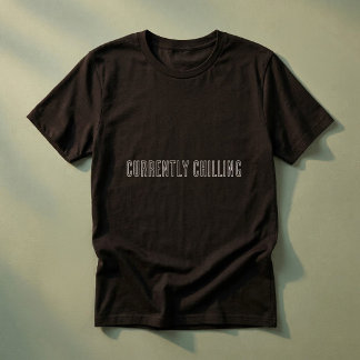 Camiseta Atualmente Relaxando Vibrações Divertidas e Relaxa