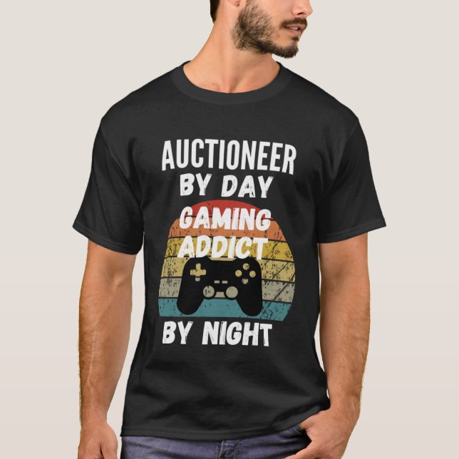 Camiseta Auctioneer By Day Gaming Addict By Night (Frente)