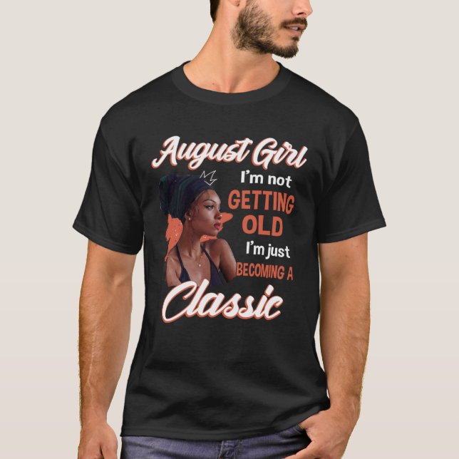 Camiseta August Girl, não estou ficando velha, estou me tor (Frente)