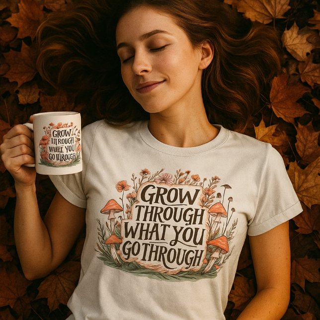 Camiseta Aumente através do que você passa por lá ("Cozy autumn morning with our matching shirt and mug from the Aura of Season collection."🍂🍁
)