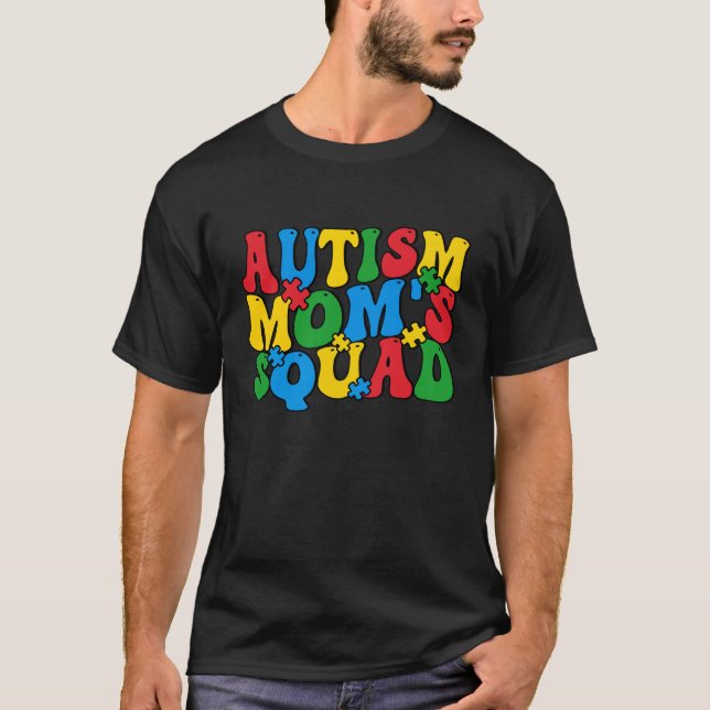 Camiseta Autism Awareness Autism Mom's Squad Puzzle Pieces  (Frente)