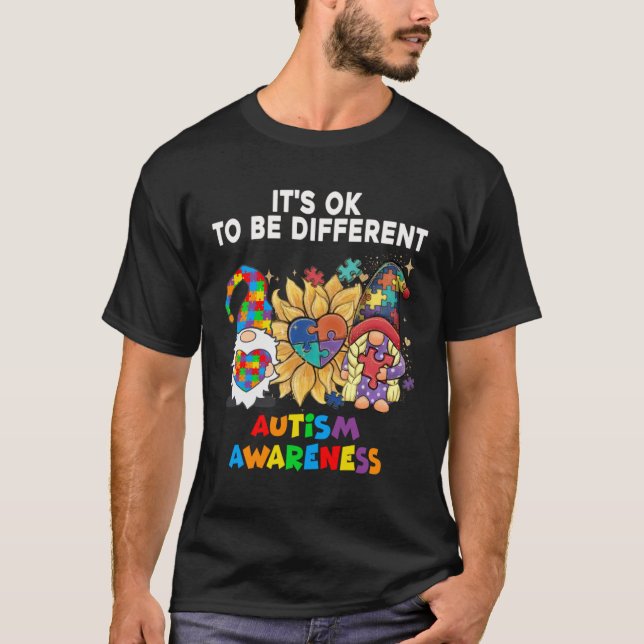 Camiseta Autism Awareness Gnomes Sunflower Its Ok To Be Dif (Frente)