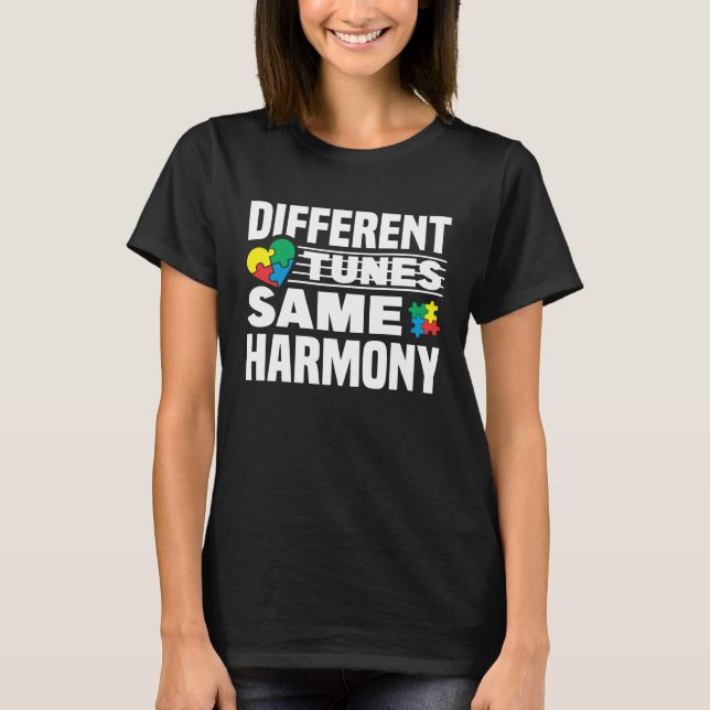 Camiseta Autism Awareness Month Different Tunes Same Harmon (Frente)