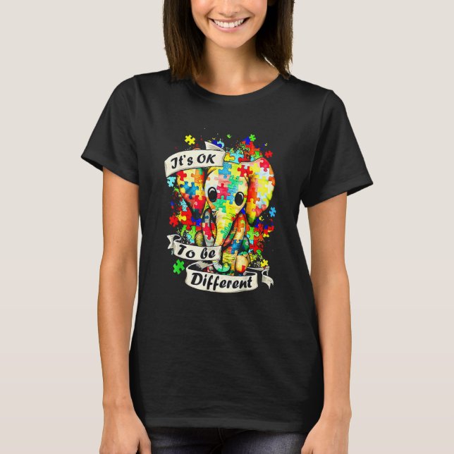 Camiseta Autism Elephant Puzzle It's Ok To Be Different Mom (Frente)