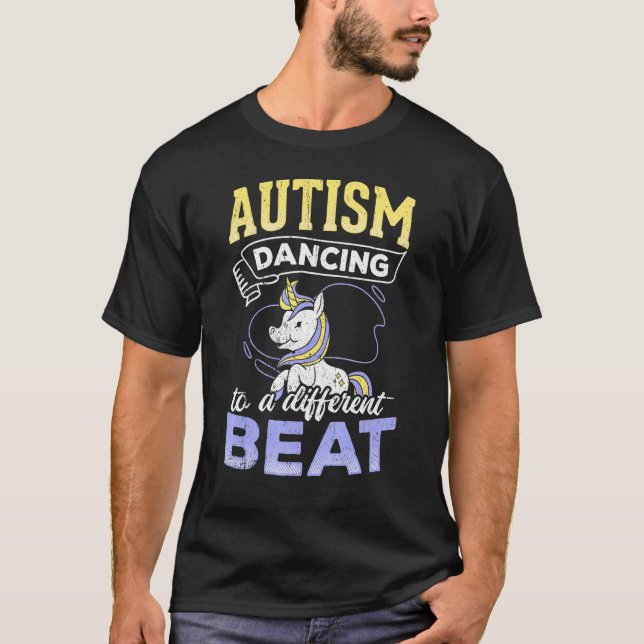 Camiseta Autismo Dançando A Uma Bebida Diferente - Dançando (Frente)