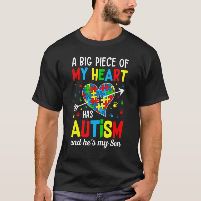 Camiseta Autistic Boy Piece My Heart Has Autism He's My Son (Frente)