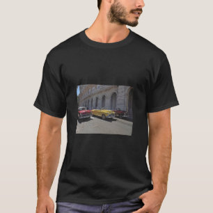 Camiseta automóveis dos anos 50, incluindo um Chevy