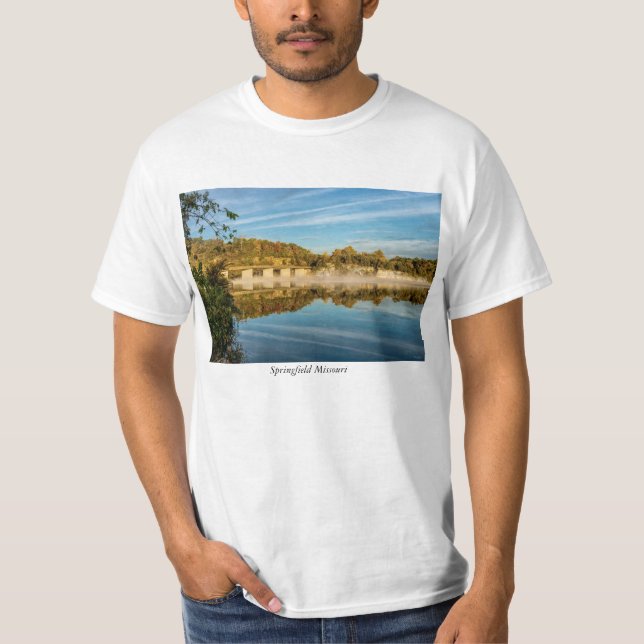 Camiseta Autumn Glow Lake Springfield T-Shirt (Frente)