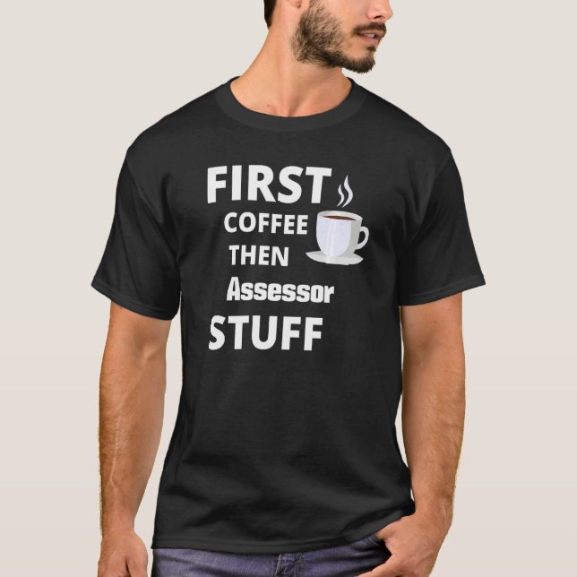 Camiseta Avaliador Primeiro Café Depois Coisas De Trabalho (Frente)