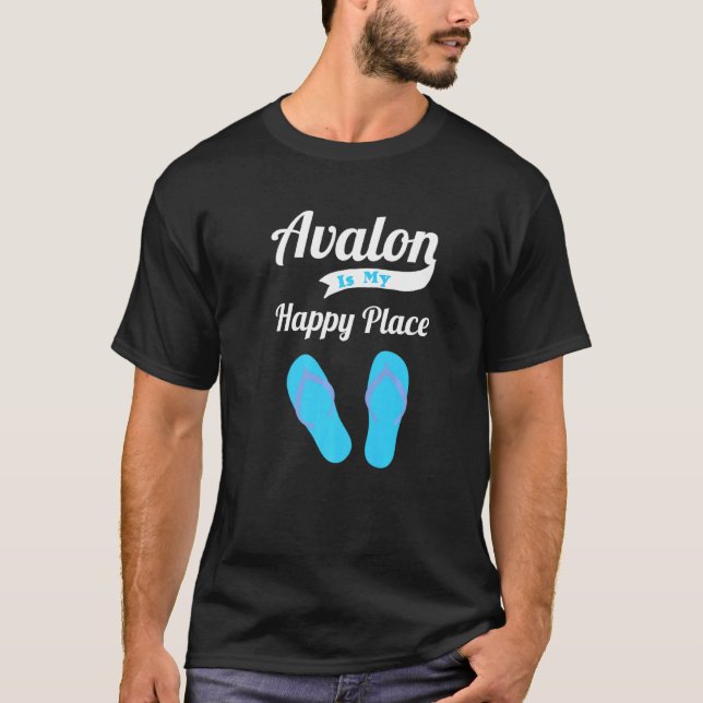 Camiseta Avalon É Meu Lugar Feliz Para Férias De Praia De V (Frente)
