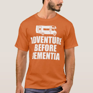 Camiseta Aventura de Campanha Antes da Demência w