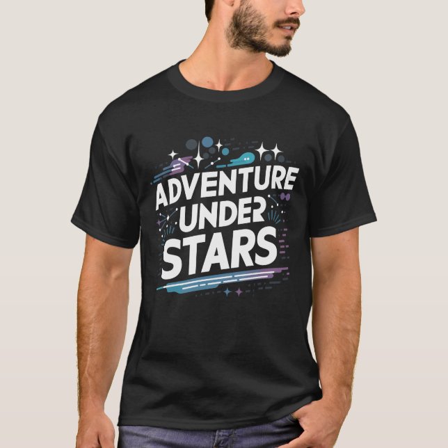 Camiseta Aventura sob estrelas design num T-Shirt preto (Frente)