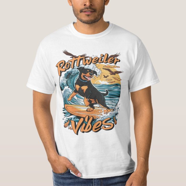 Camiseta Aventura Wave Rider Rottweiler Cão Surfing (Frente)