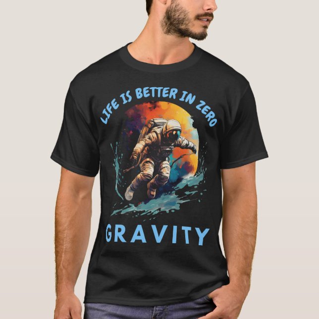 Camiseta Aventuras De Gravidade Zero Com Astronautas (Frente)