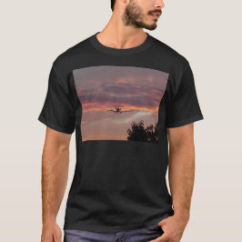 Camiseta Avião Comercial Aterrissando Ao Pôr do Sol