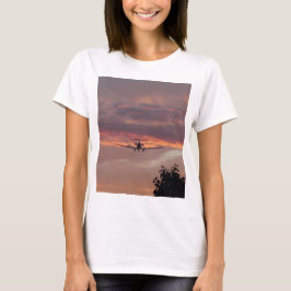 Camiseta Avião Comercial Aterrissando Ao Pôr do Sol