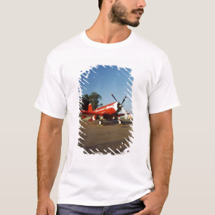 Camiseta avião F2G-1D Super Corsair em um show aéreo em