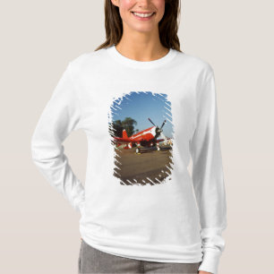 Camiseta avião F2G-1D Super Corsair em um show aéreo em
