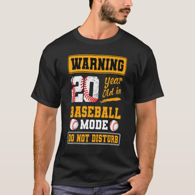 Camiseta Aviso Com 20 Anos No Modo Baseball Não Distorcer (Frente)