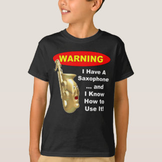 Camiseta Aviso. Eu tenho um saxofone…