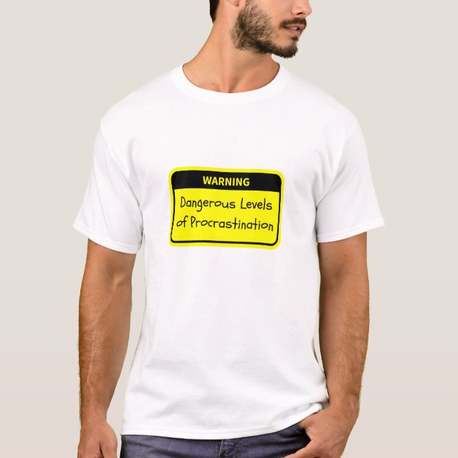 Camiseta Aviso: Níveis Perigosos de Procrastinação (Frente)