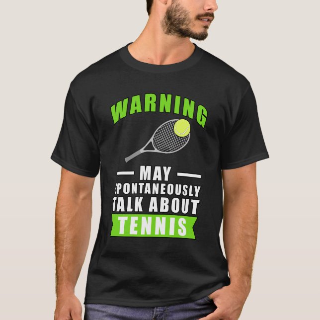 Camiseta Aviso Pode Falar Espontaneamente Sobre Ténis (Frente)