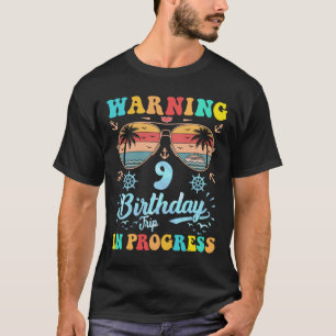 Camiseta Aviso Viagem de Aniversário de 9 Anos em Andamento