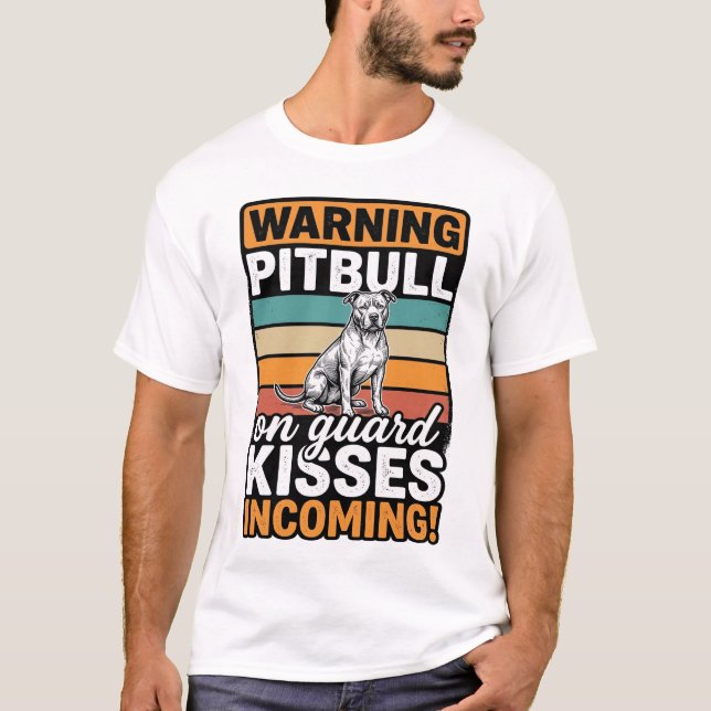 Camiseta Avisos de Pitbull Beijos a Caminho Design de Cacho (Frente)