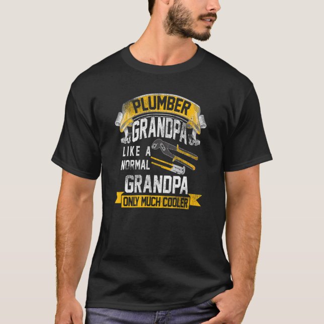 Camiseta Avô Encanador como um avô normal consertando Cano (Frente)