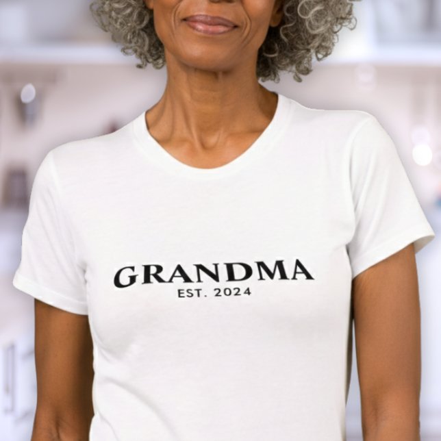 Camiseta Avó Estabelecida Moderna em Preto e Branco (Criador carregado)