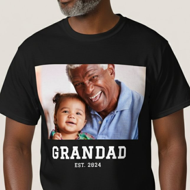 Camiseta Avô Estabelecido Foto Ousada (Criador carregado)