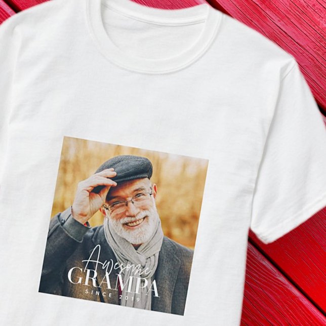 Camiseta Avô Incrível Desde 20XX Foto Elegante Simples (Criador carregado)