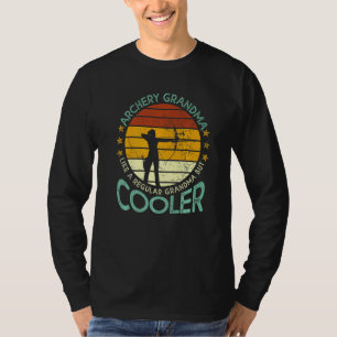 Camiseta Avó Orgulhosa de Arco e Flecha Como Uma Mãe Normal