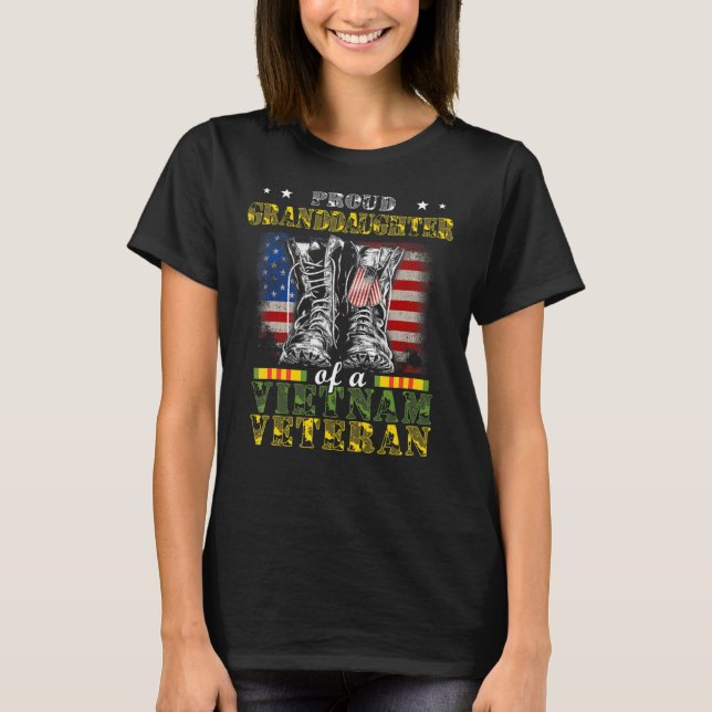 Camiseta  Avós Veteranos do Vietnã Orgulhosos Levantam Pres (Frente)