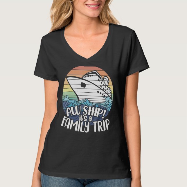 Camiseta Aw Ship É A Family Trip Cruise Vacation Matchi (Frente)