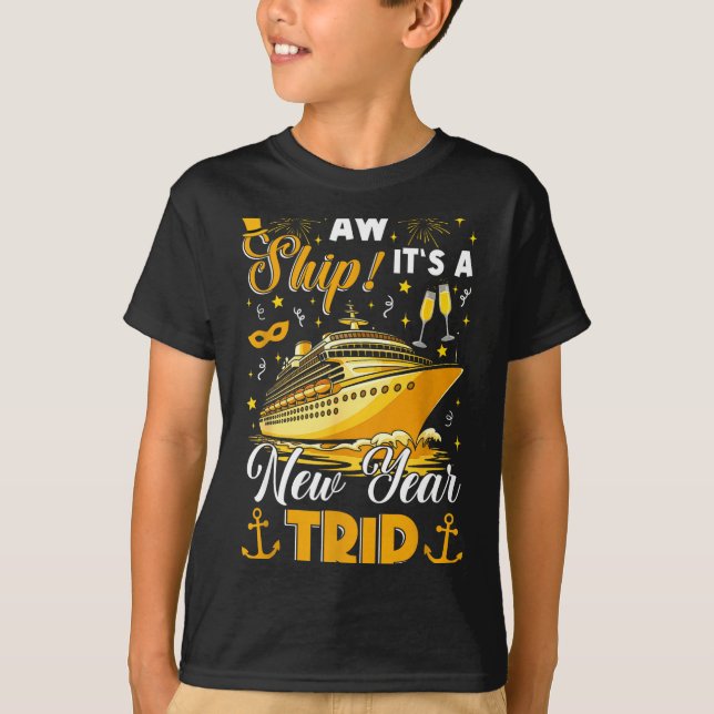 Camiseta Aw Ship Its A New Year Trip Cruise Happy New Year  (Frente)