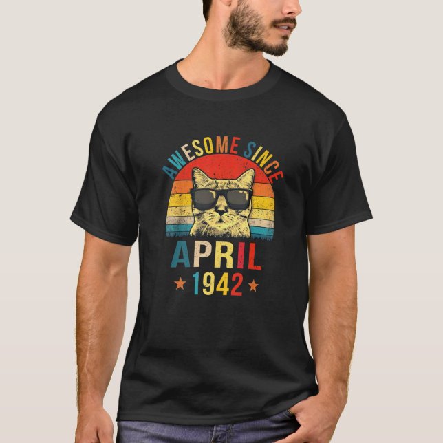 Camiseta Awesome Since April 1942 80Th Birthday Gift Cat Lo (Frente)