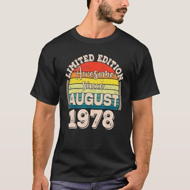 Camiseta Awesome Since August 1978 Born in August Dad Mom B (Frente)