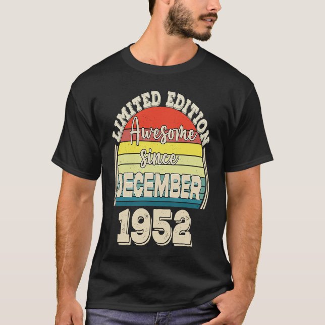 Camiseta Awesome Since December 1952 Born in December Dad M (Frente)