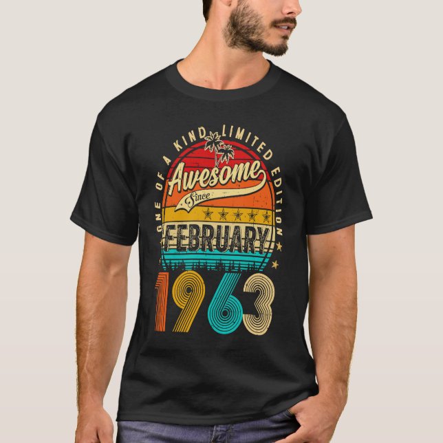 Camiseta Awesome Since February 1963 60 Years Old 60th Birt (Frente)