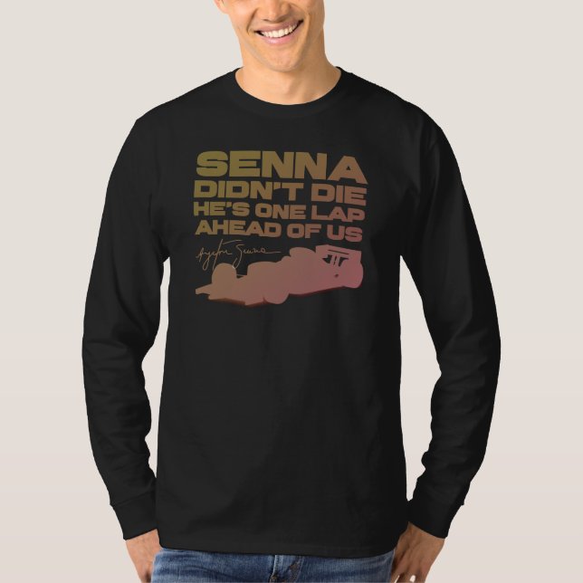 Camiseta Ayrton Senna não morreu, ele está uma volta à noss (Frente)